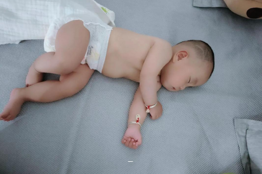 宜昌几个月宝宝可以竖抱
